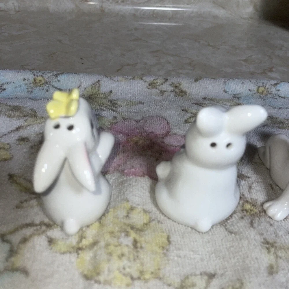 Two Pairs‎ Of Easter Bunny Salt And Pepper Shakers